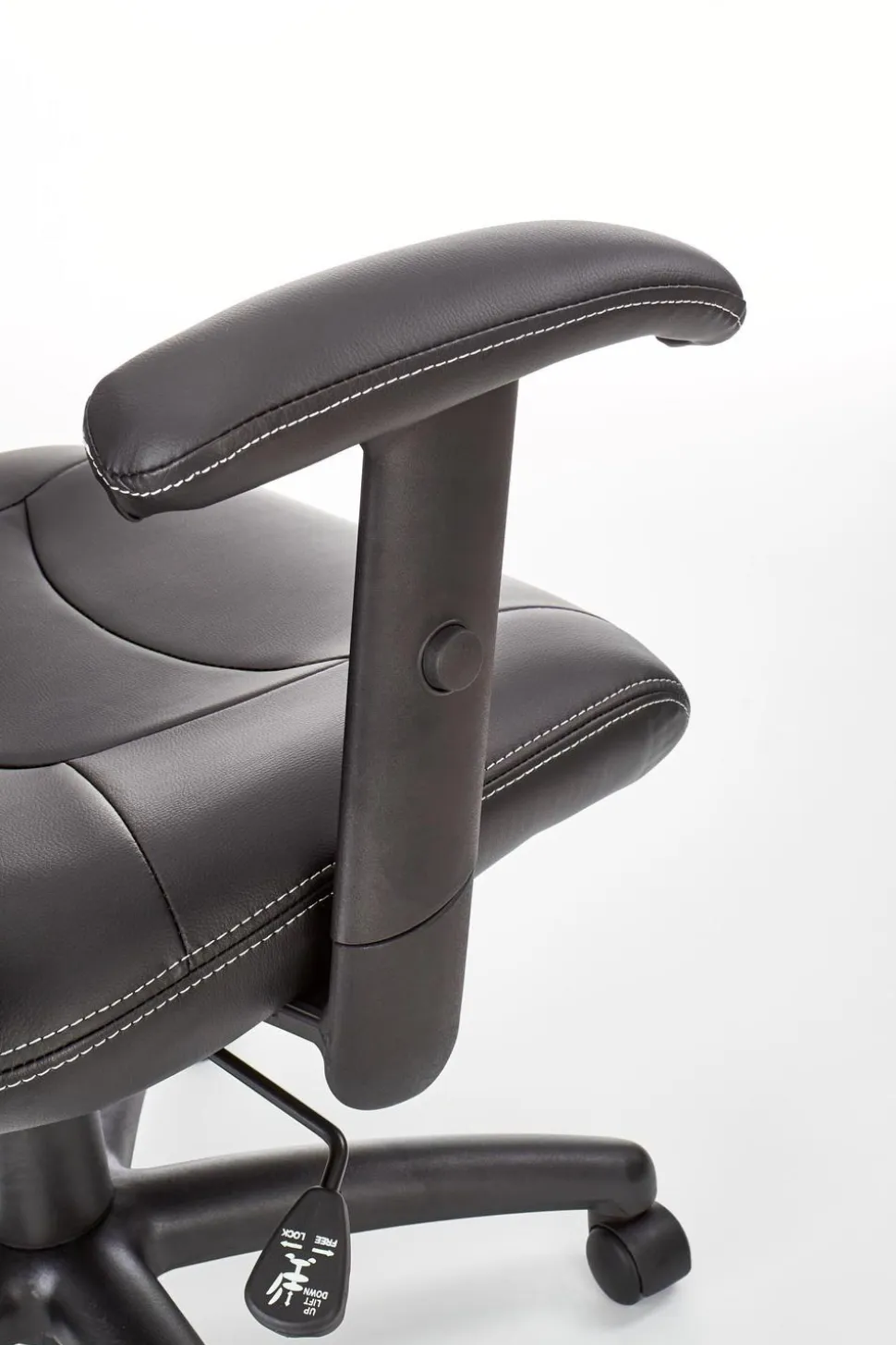 Fotel biurowy Tilso czarny PU