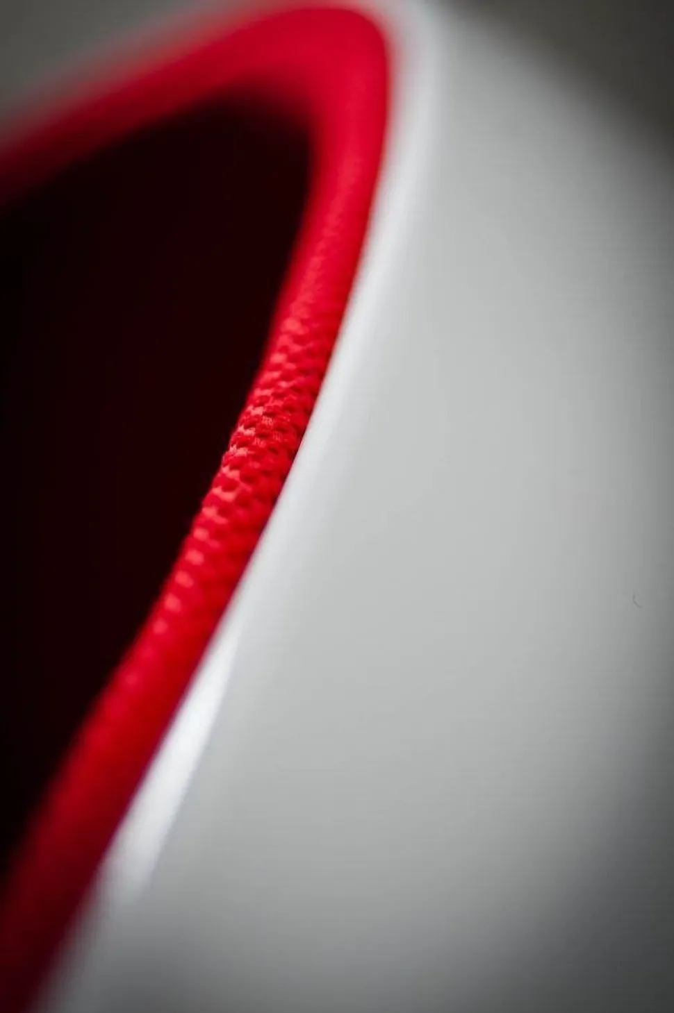 Fotel Ovalia Chair biało czerwony