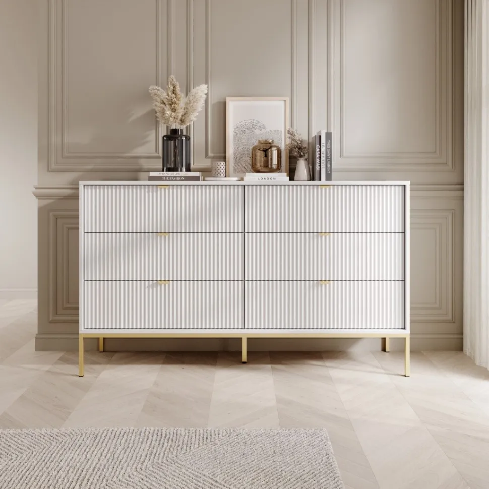 Komoda Delicious 6 szuflad ryflowana biała/złote nogi