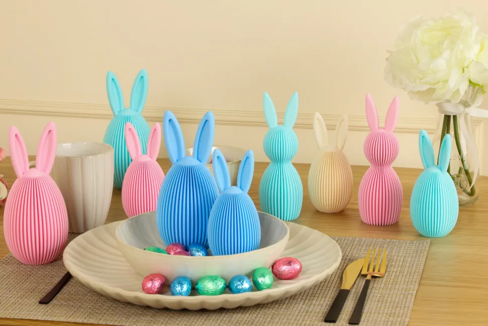 Kompozycja 3 sztucznych piwonii w szklanym wazonie biały