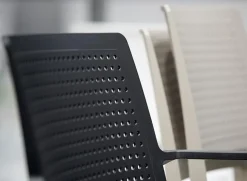 Krzesło Emi Arm niebieskie z tworzywa