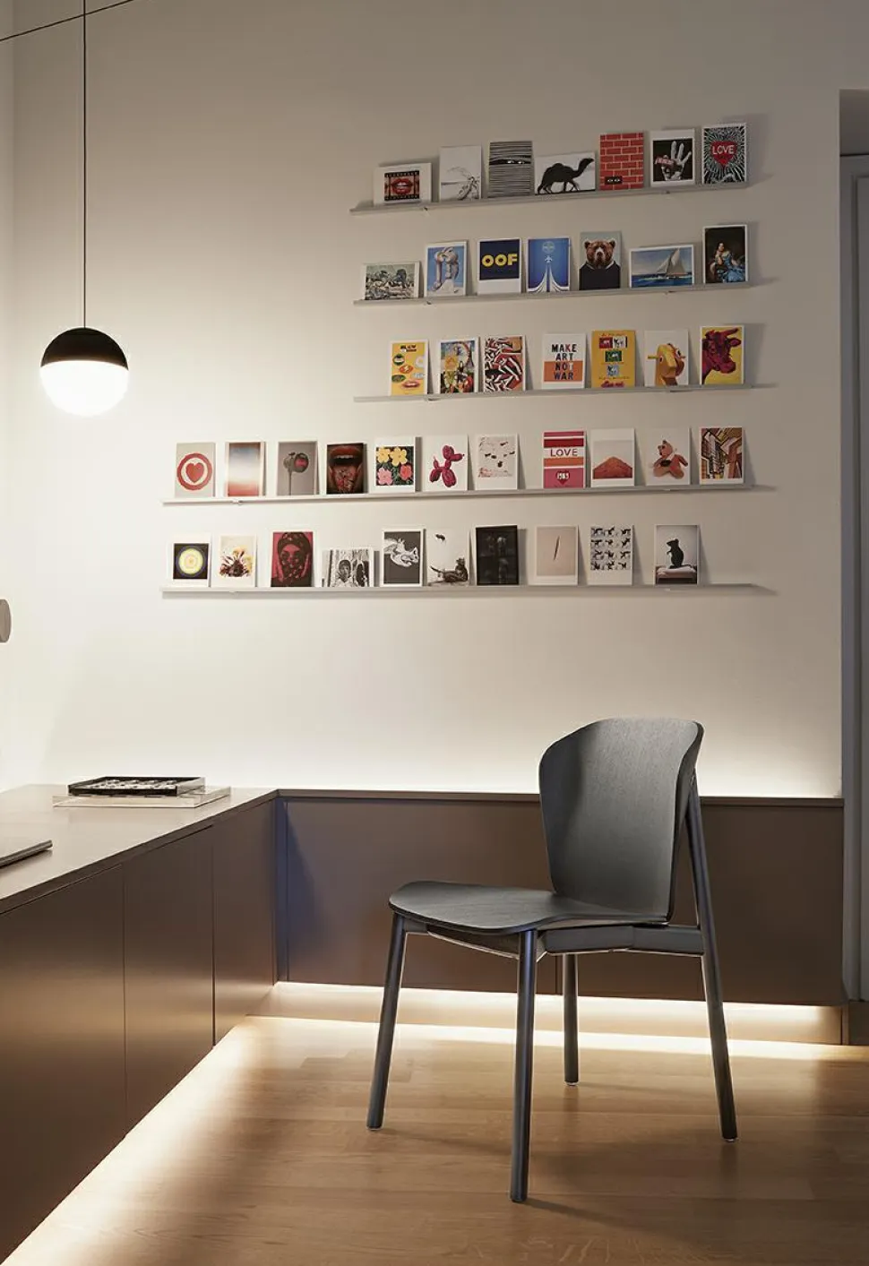 Krzesło Finn drewniane bejcowane czarne drewniane