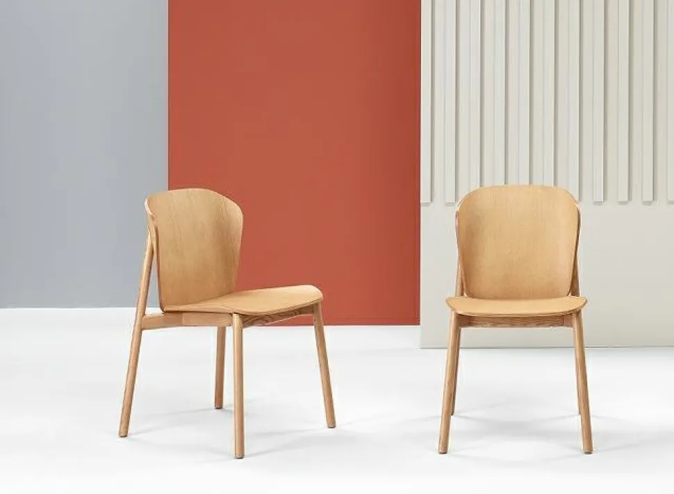 Krzesło Finn drewniane jasny orzech drewniane