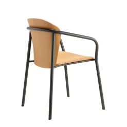 Krzesło Finn z podłokietnikami jasny orz drewniane