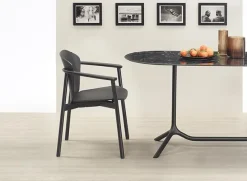 Krzesło Finn z podłokietnikami bejcowane drewniane