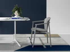 Krzesło Finn z podłokietnikami szary mat drewniane