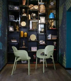 Krzesło Hug z podłokietnikami sage green