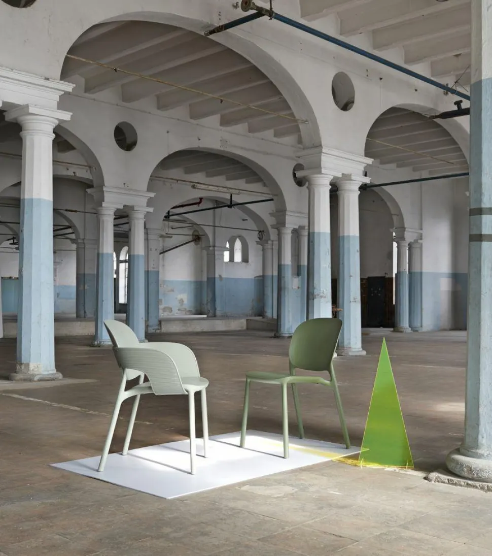 Krzesło Hug z podłokietnikami anthracite