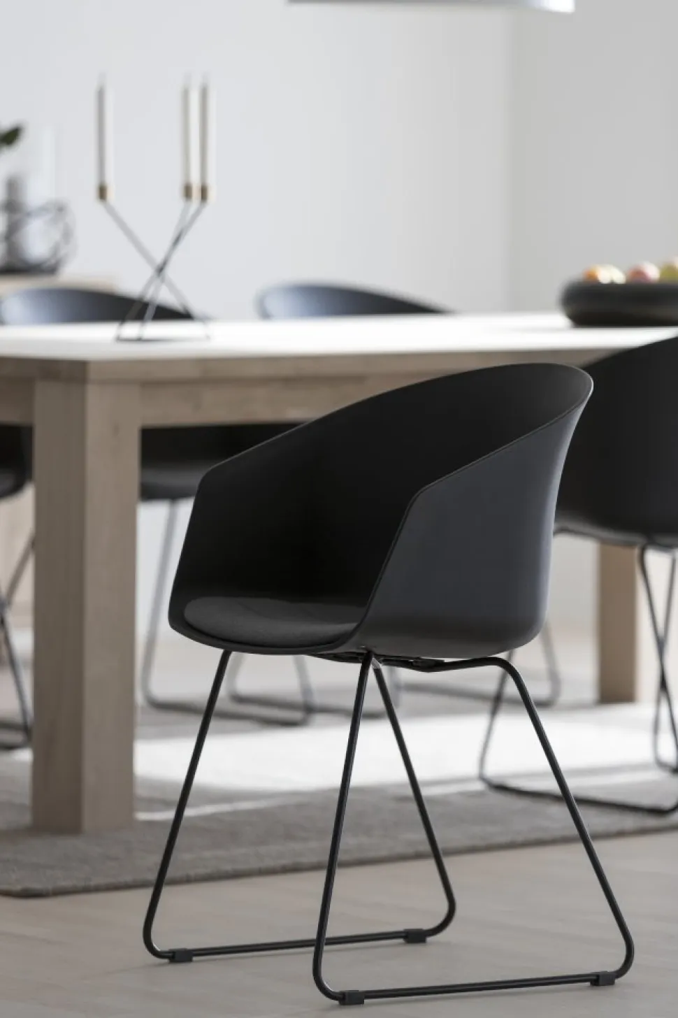Krzesło Moon 40 Czarne/ Szara poduszka z tworzywa