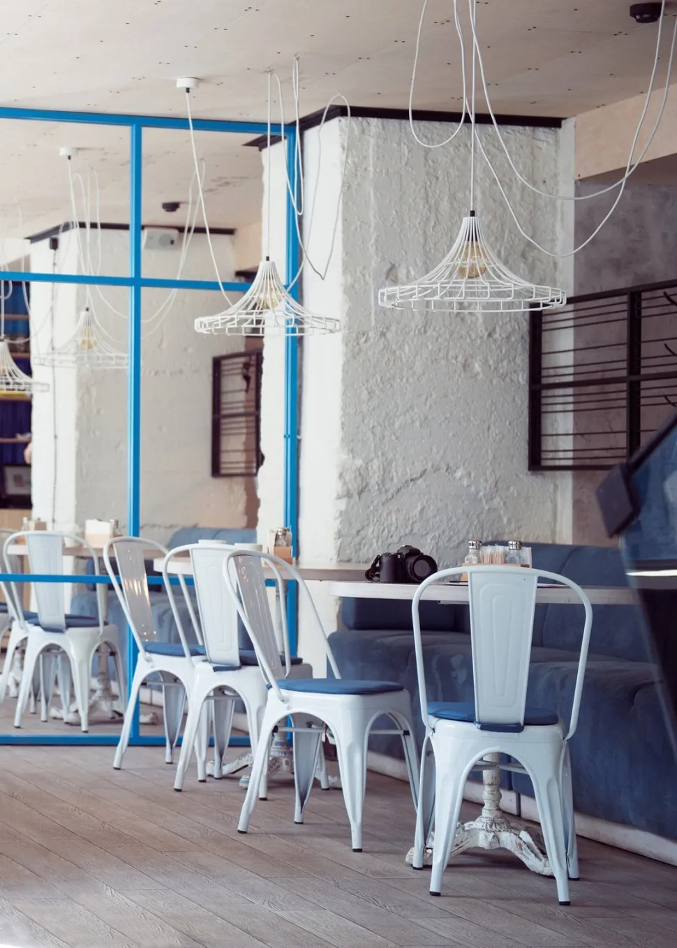 Krzesło Paris białe inspirowane Tolix