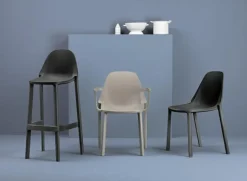 Krzesło Piu czerwone z tworzywa