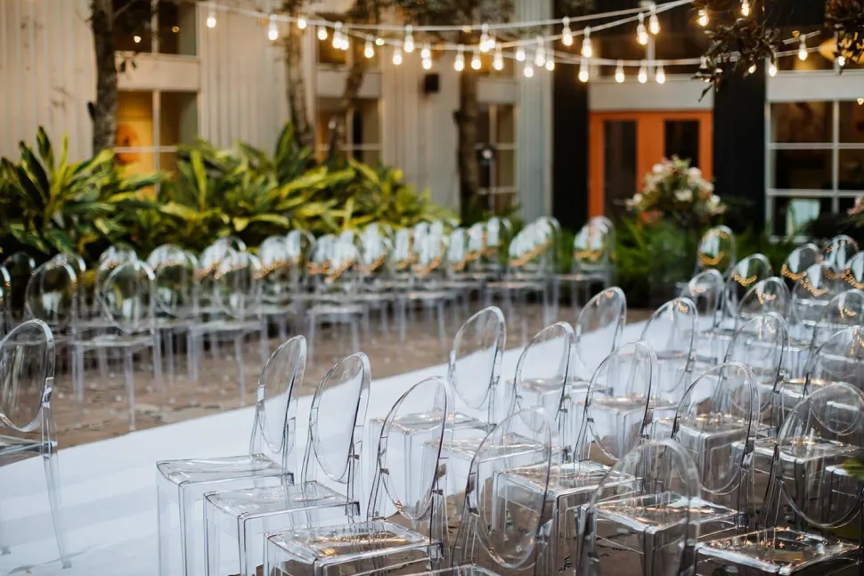 Krzesło Viki inspirowane Victoria Ghost dymiony z tworzywa