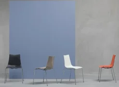 Krzesło Zebra beżowe chromowane z tworzywa