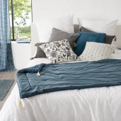 Narzuta 80 x 180 cm aksamitna niebieska