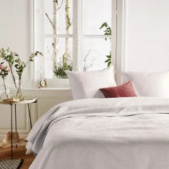 Narzuta Dolce 240 x 260 cm z dwiema  poszewkami na poduszki kość słoniowa