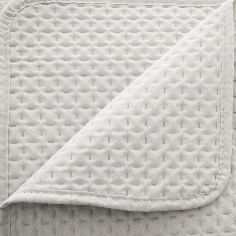 Narzuta Dolce 240 x 260 cm z dwiema poszewkami na poduszki kość słoniowa