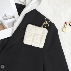 Portfelik futrzany kremowy