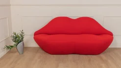 Sofa Usta 2 czerwona tapicerowana