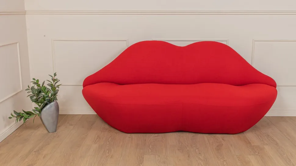 Sofa Usta 2 czerwona tapicerowana