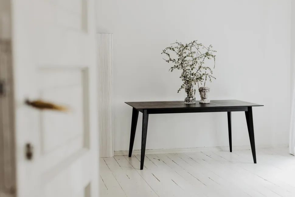 Stół BORD czarny dąb 140/200 x 90 cm nowoczesny