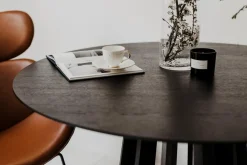 Stół TAVLE dąb czarny śr. 145 cm