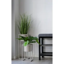 Sztuczna trawa w czarnej donicy 68cm