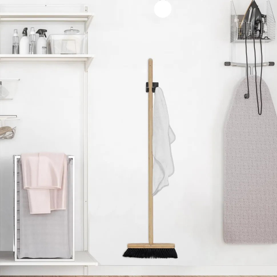 Uchwyt ścienny na szczotkę do zamiatania /mop