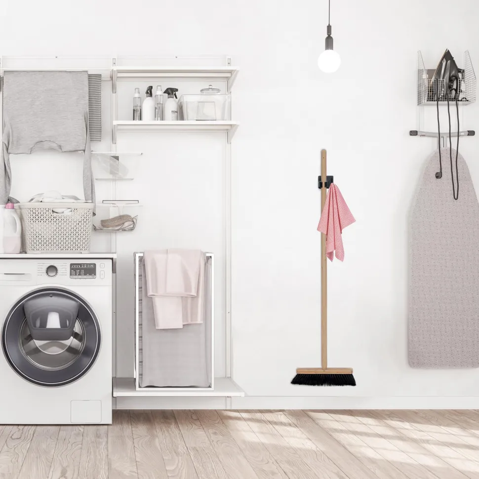 Uchwyt ścienny na szczotkę do zamiatania /mop